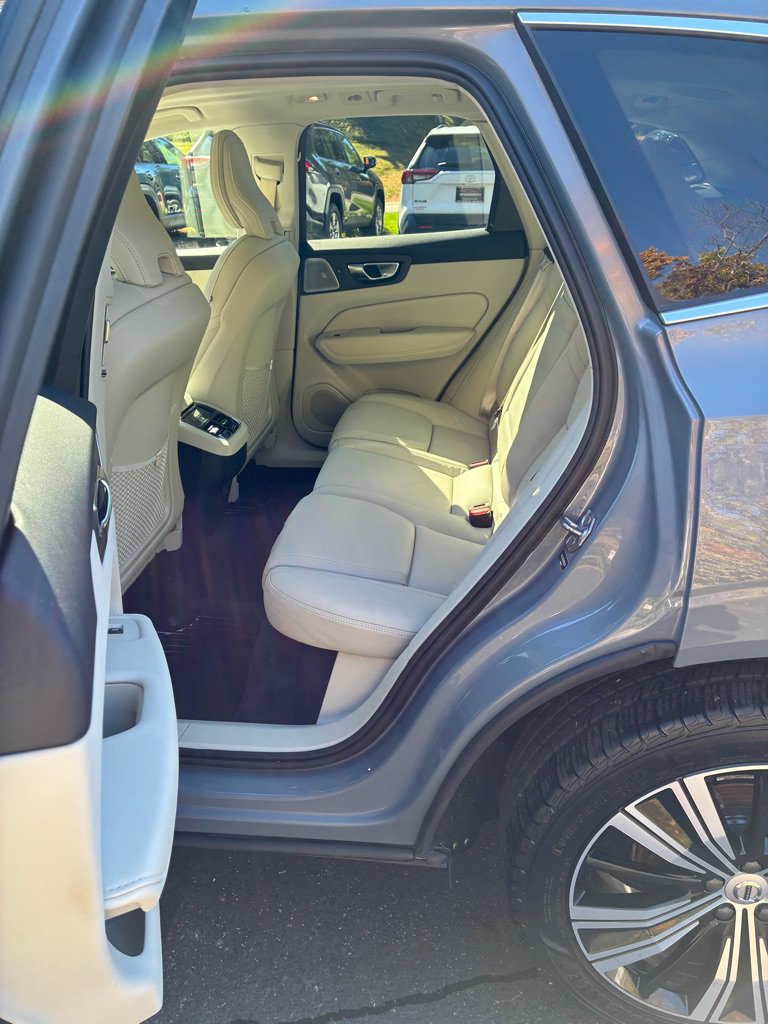 Used 2022 Volvo XC60 B5 Inscription w/ Advanced Package AWD/4WD image 24