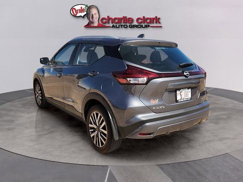 Used 2023 Nissan Kicks SV image 3