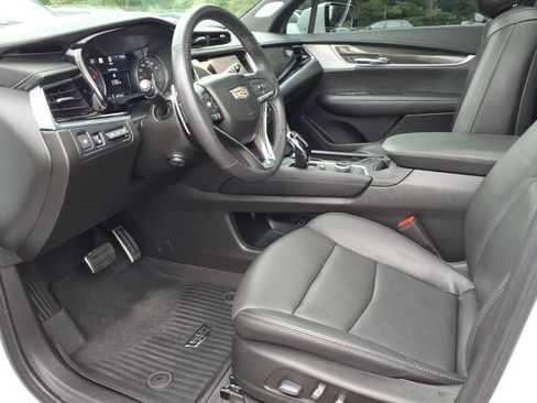 Used 2024 Cadillac XT6 Sport w/ Technology Package AWD/4WD image 16