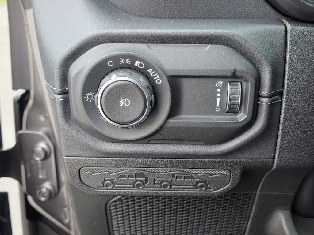 New 2026 Jeep Wrangler Unlimited Sahara w/ Technology Group AWD/4WD image 29
