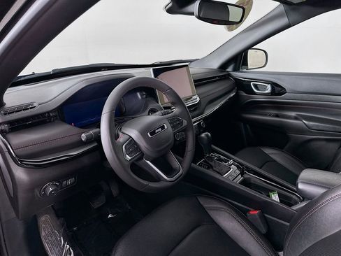 Certified 2025 Jeep Compass Trailhawk w/ Trailhawk Elite Group image 17