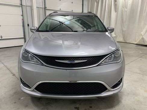 Used 2018 Chrysler Pacifica Touring-L Plus w/ Tire & Wheel Group image 34
