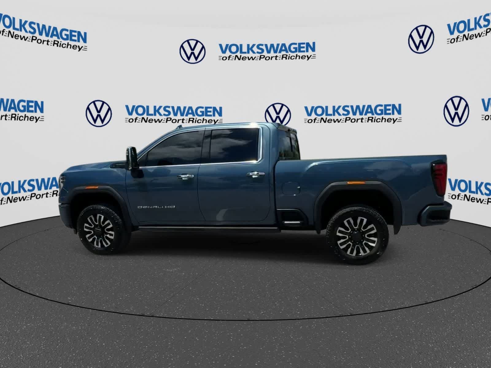 Used 2024 GMC Sierra 3500 Denali Ultimate AWD/4WD image 5