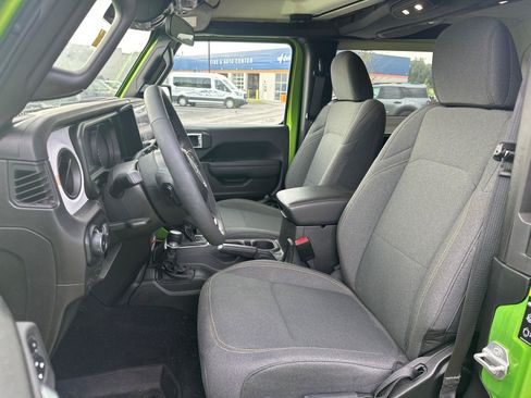 Used 2025 Jeep Wrangler Sport AWD/4WD image 6