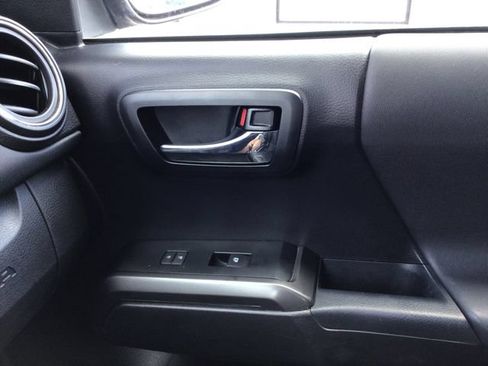 Used 2020 Toyota Tacoma TRD Sport RWD image 38