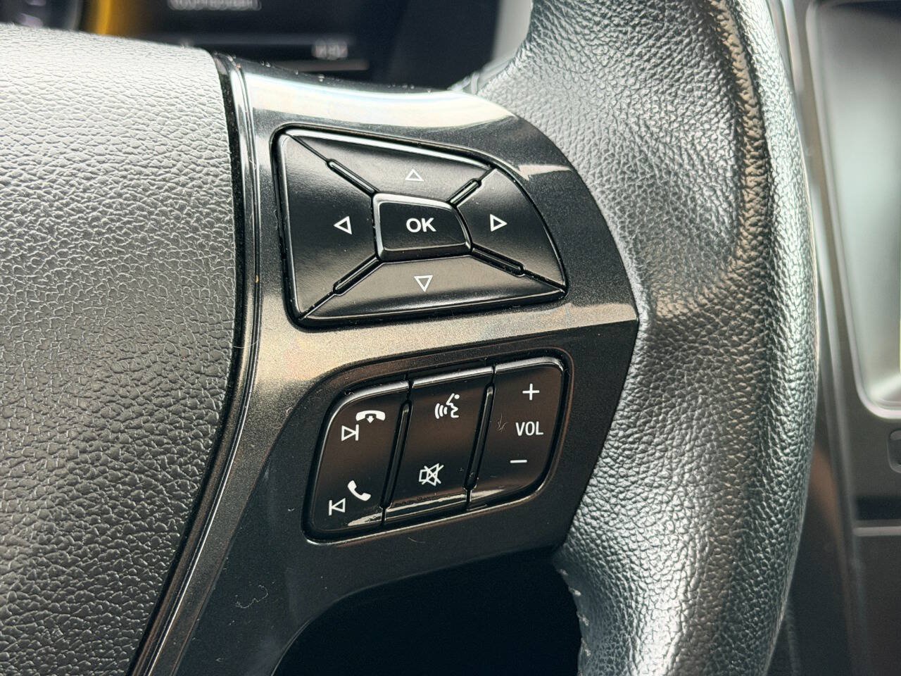 Used 2018 Ford Explorer XLT w/ XLT Appearance Package AWD/4WD image 34