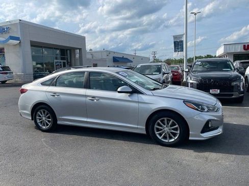 Used 2018 Hyundai Sonata SE FWD image 2