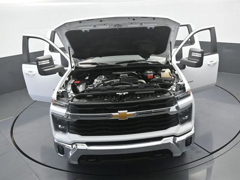Used 2024 Chevrolet Silverado 2500 LT w/ Convenience Package image 76