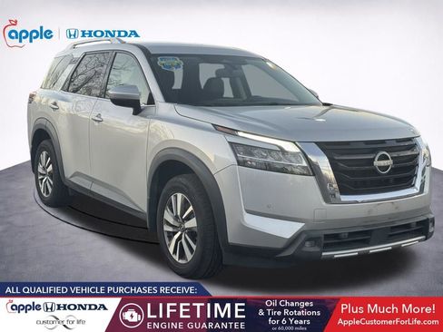 Used 2022 Nissan Pathfinder SL image 1