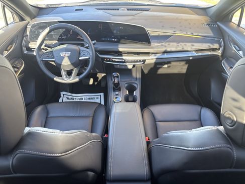 Used 2024 Cadillac XT4 Premium Luxury image 32