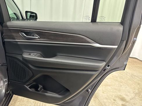 New 2025 Jeep Grand Cherokee L Limited w/ Trailer Tow Package image 32