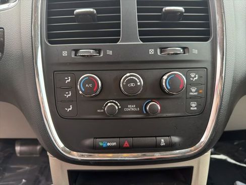 Used 2018 Dodge Grand Caravan SE w/ UConnect Hands-Free Group FWD image 23