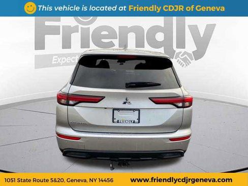 Used 2023 Mitsubishi Outlander ES image 6
