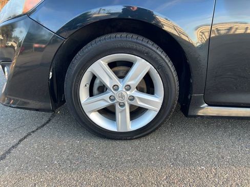 Used 2012 Toyota Camry L image 27