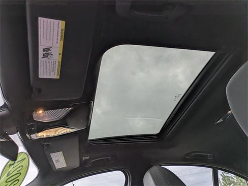 Used 2024 BMW 330e image 19