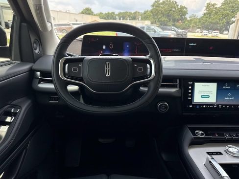 New 2026 Lincoln Navigator Premiere AWD/4WD image 18