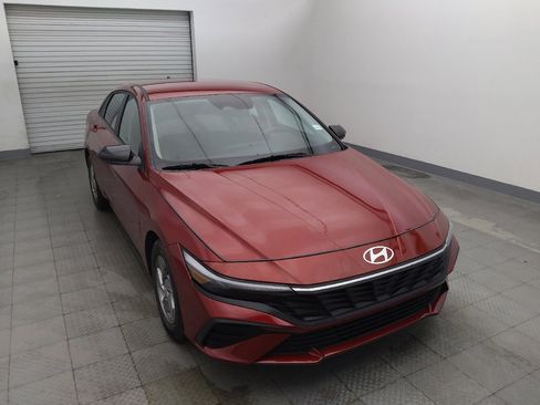 Used 2025 Hyundai Elantra SE FWD image 14