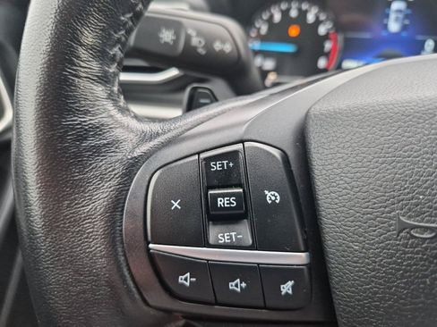 Used 2020 Ford Explorer XLT w/ Equipment Group 202A AWD/4WD image 18