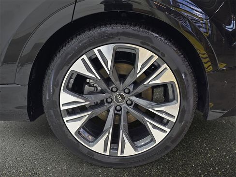 New 2026 Audi Q8 Premium Plus image 32
