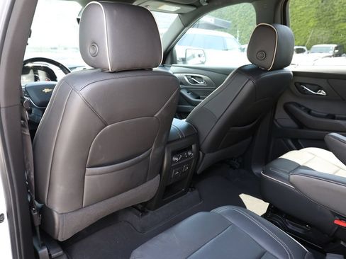 Used 2023 Chevrolet Traverse Premier FWD image 20