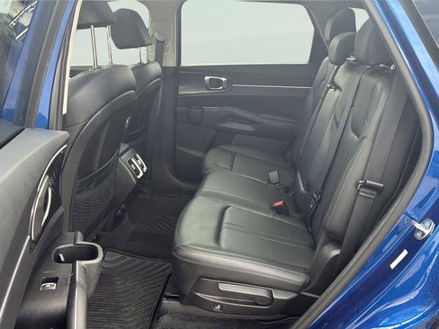 Used 2023 Kia Sorento S w/ Panoramic Sunroof Package FWD image 16