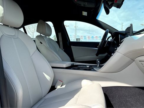 Used 2025 Genesis G70 2.5T image 10