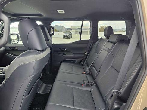 Used 2026 Lexus GX 550 w/ Accessory Package (32) AWD/4WD image 16