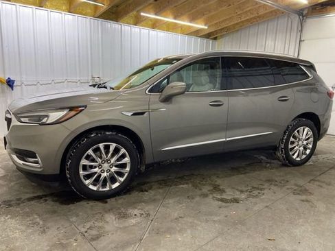 Used 2019 Buick Enclave Essence image 4