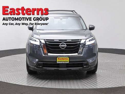 Used 2024 Nissan Pathfinder SV AWD/4WD image 2