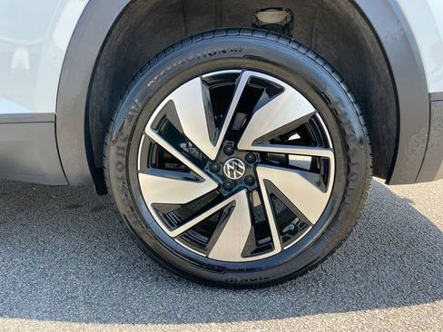 Used 2024 Volkswagen Atlas SE w/ Panoramic Sunroof Package FWD image 43