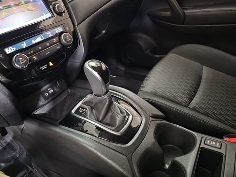 Used 2020 Nissan Rogue SV AWD/4WD image 27