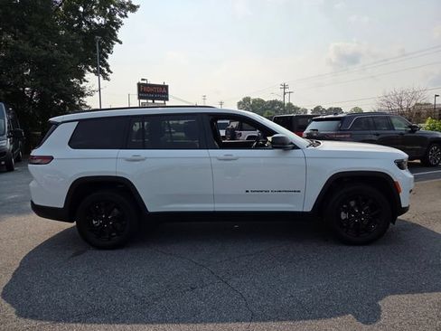 Used 2025 Jeep Grand Cherokee L Altitude RWD image 10
