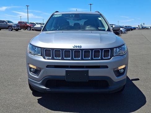 Used 2018 Jeep Compass Latitude w/ Popular Equipment Group AWD/4WD image 2