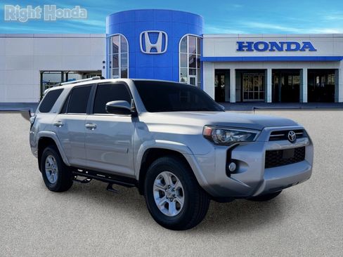 Used 2020 Toyota 4Runner SR5 RWD image 10