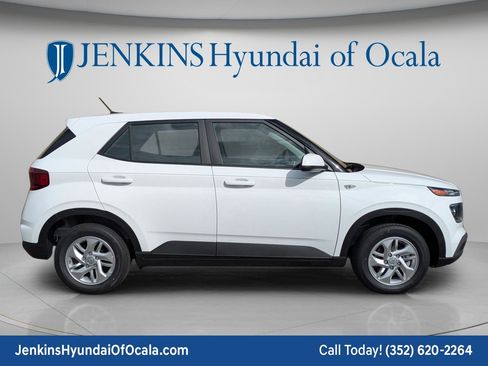 New 2026 Hyundai Venue SE image 2