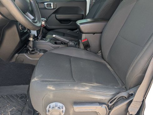 Used 2022 Jeep Gladiator Sport image 6