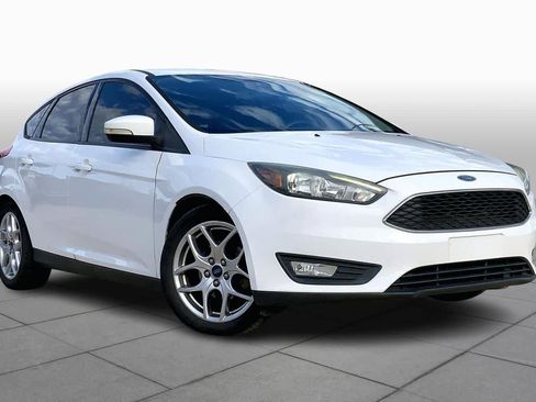 Used 2015 Ford Focus SE w/ Equipment Group 201A image 2