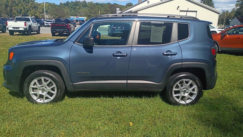 Used 2022 Jeep Renegade Latitude w/ Sun/Sound Group AWD/4WD image 4