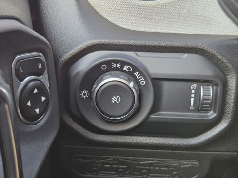 Used 2025 Jeep Wrangler Unlimited Sport AWD/4WD image 20