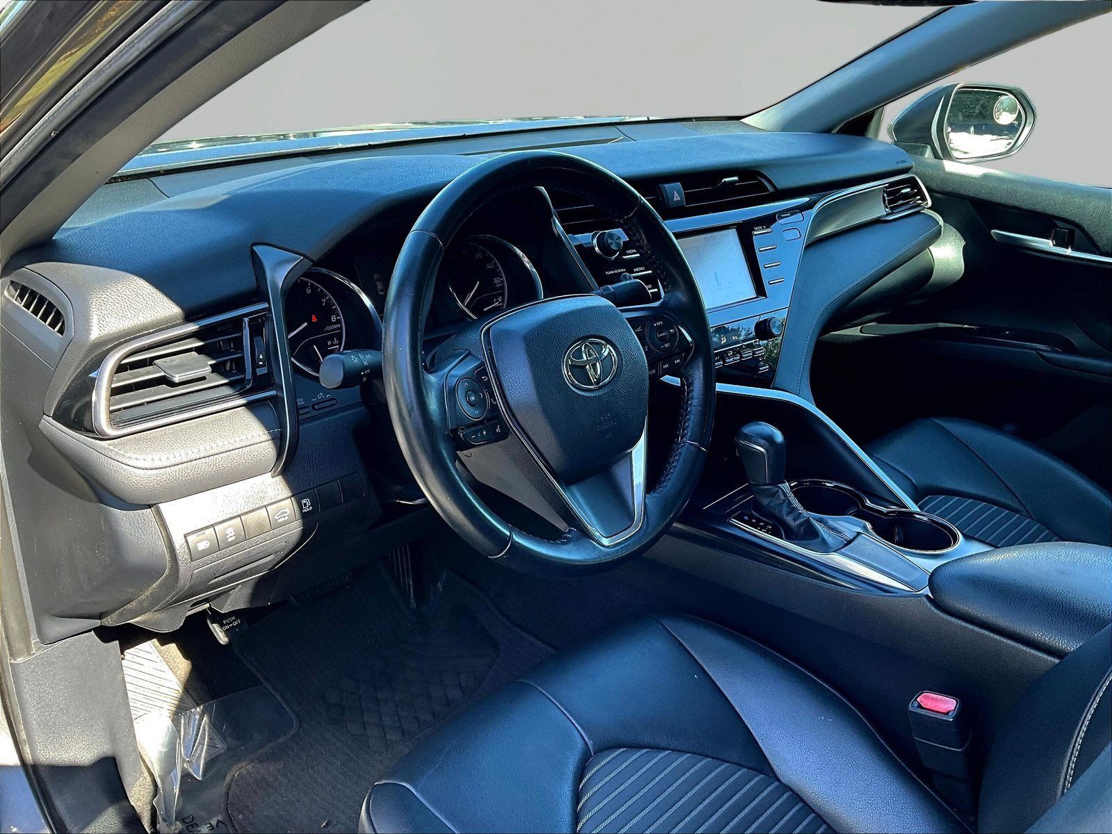 Used 2019 Toyota Camry SE w/ Convenience Package FWD image 17