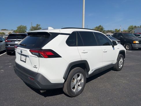 Used 2021 Toyota RAV4 LE image 7