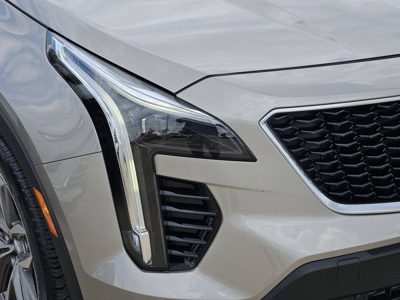 Certified 2023 Cadillac XT4 Sport FWD image 9