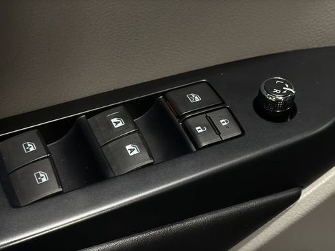 Used 2019 Toyota Highlander XLE AWD/4WD image 22