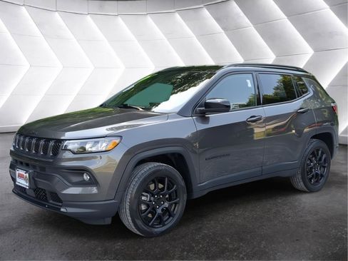 Used 2023 Jeep Compass Latitude AWD/4WD image 7