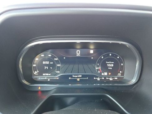 Used 2023 GMC Yukon SLT w/ SLT Premium Package image 16