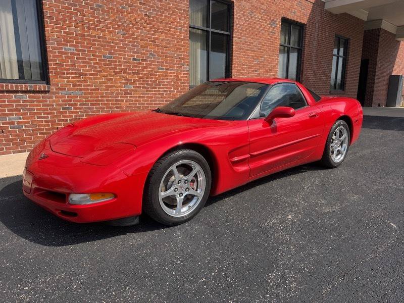 Used 2004 Chevrolet Corvette Coupe RWD image 1