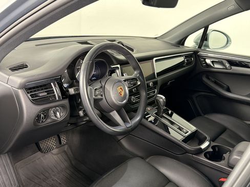 Certified 2024 Porsche Macan AWD/4WD image 4