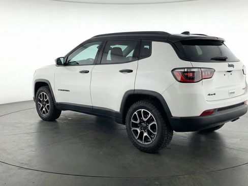 Used 2025 Jeep Compass Trailhawk AWD/4WD image 6