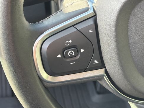 Certified 2024 Volvo XC60 B5 Core w/ Protection Package Premier image 11