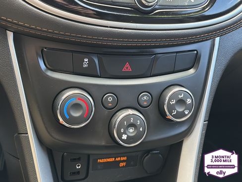 Used 2022 Chevrolet Trax LT w/ LT Convenience Package AWD/4WD image 23
